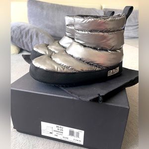 Marc by Marc Jacobs silver puffer booties, size 36 in excellent condition